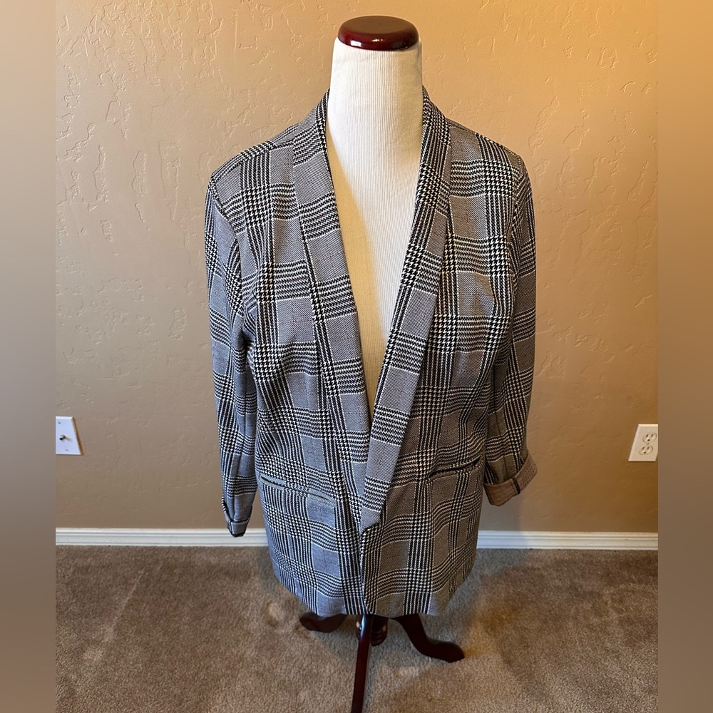 Houndstooth plaid blazer